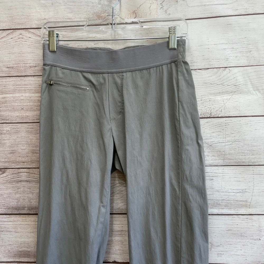ATHLETA MOD TREKKIE‎ CROPPED PANTS IN GRAY